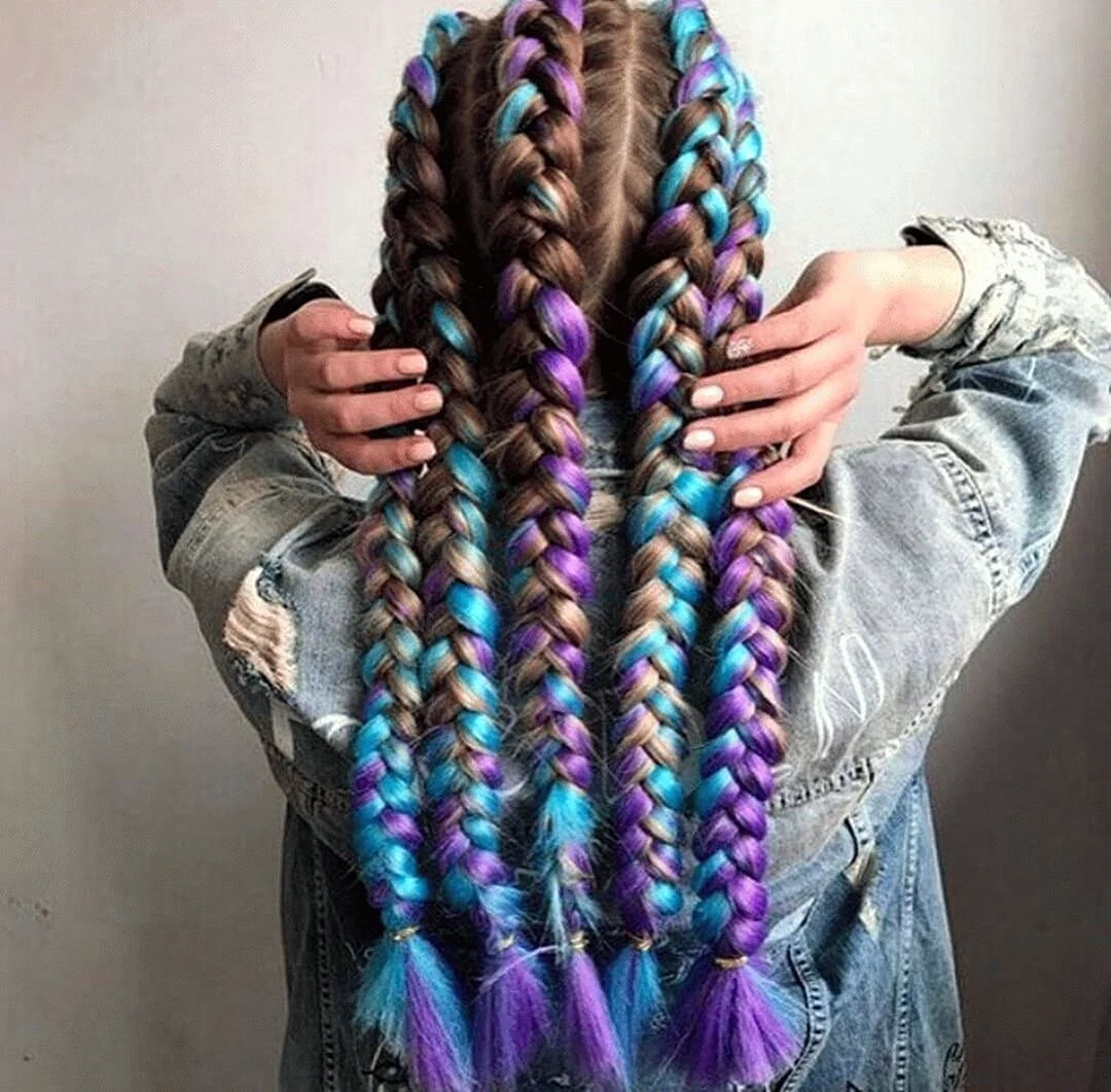 Канекалон виды плетения. 4 Косички с канекалоном. 2braids канекалон. Брейды с канекалоном 2 косы. Канекалон боксерские косички.