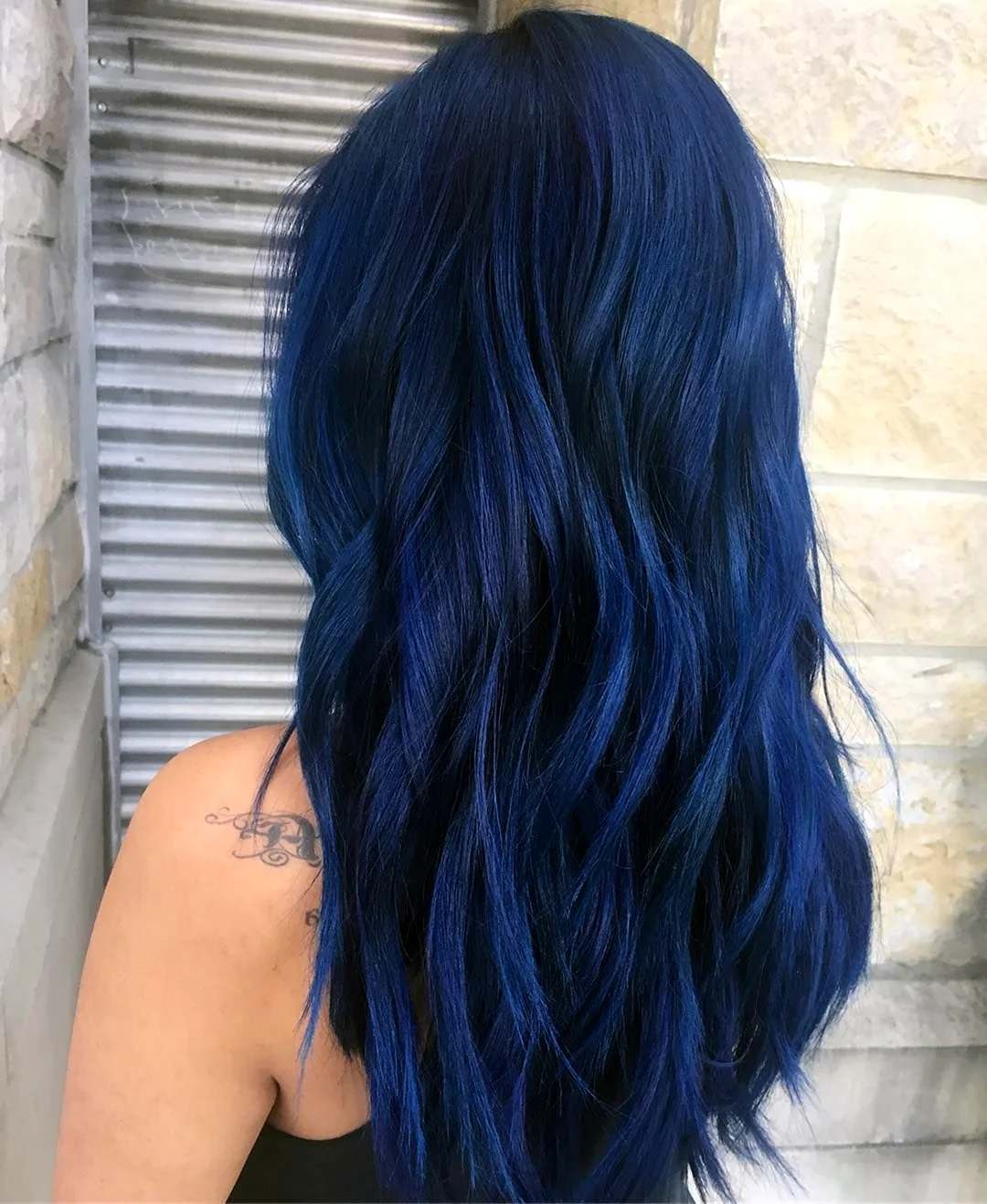 Волосы синего цвета