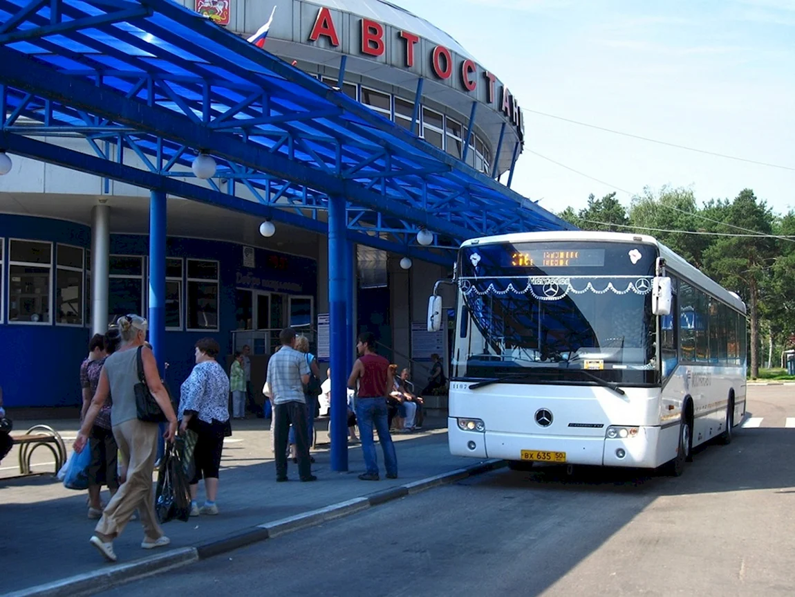 Автовокзал города ярославль. Автобусный вокзал Бердянск. Шатура город автовокзал. Вокзал Шатура автостанция. Автобус Бердянск Симферополь.