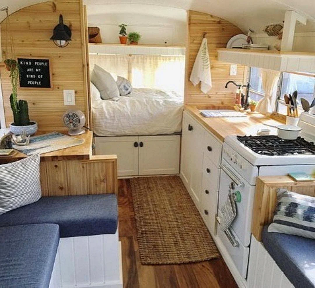 Camper summer house. Автодом RV Camper. Тини Хаус на колесах внутри. Автодом на 6 спальных мест. Автодом на 8 спальных мест.