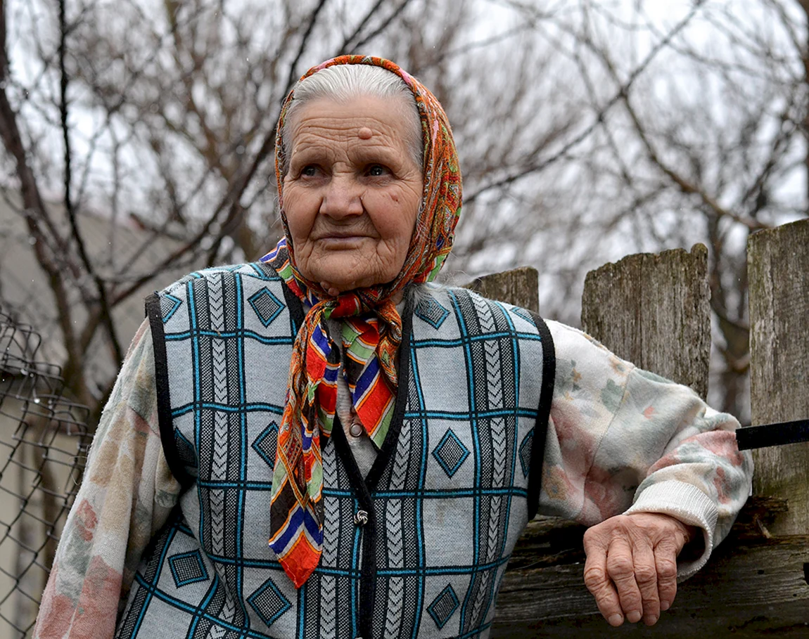 Бабушка в платочке
