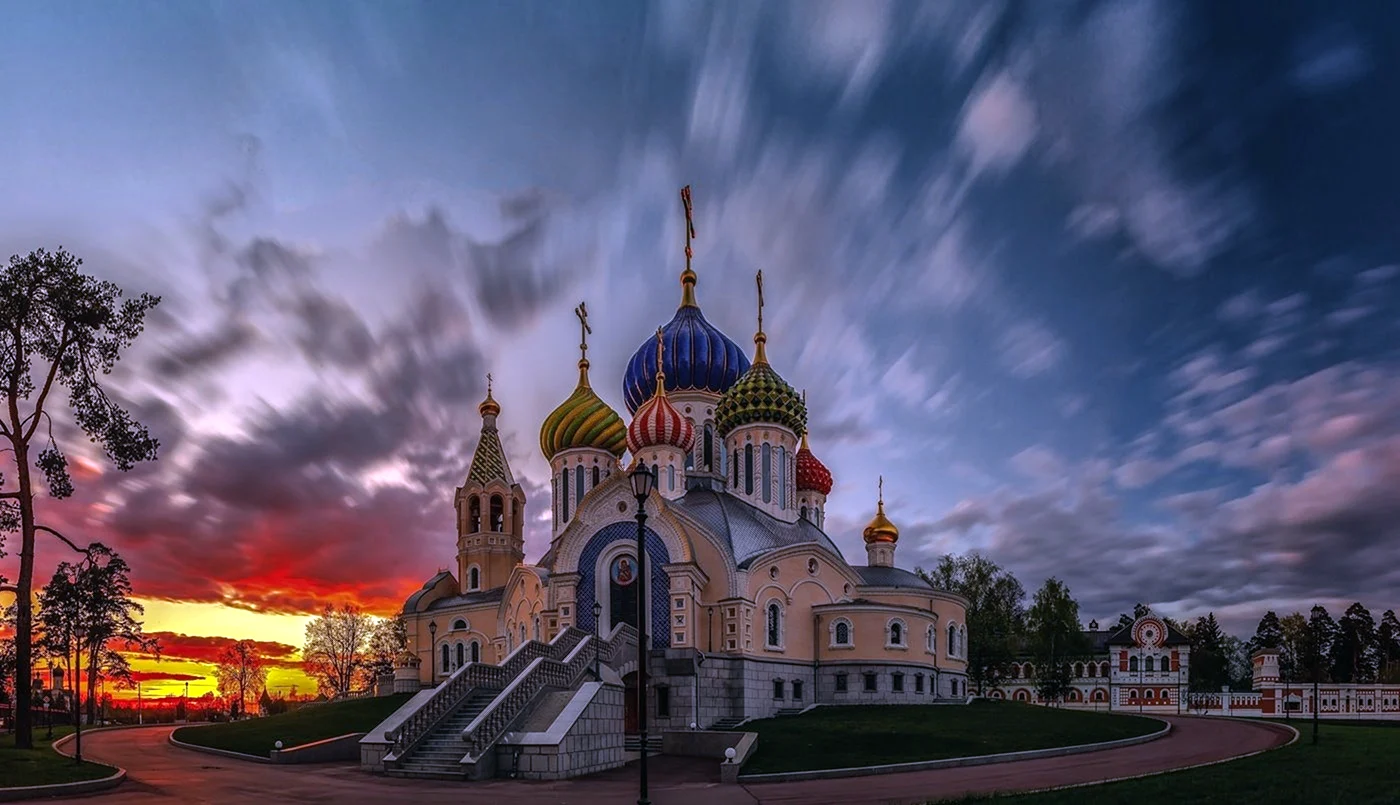 Фото храмов. Благовещенский храм в Переделкино. Патриаршее подворье в Переделкино. Церковь Святого Игоря Черниговского. Соборный храм благоверного князя Игоря Черниговского.