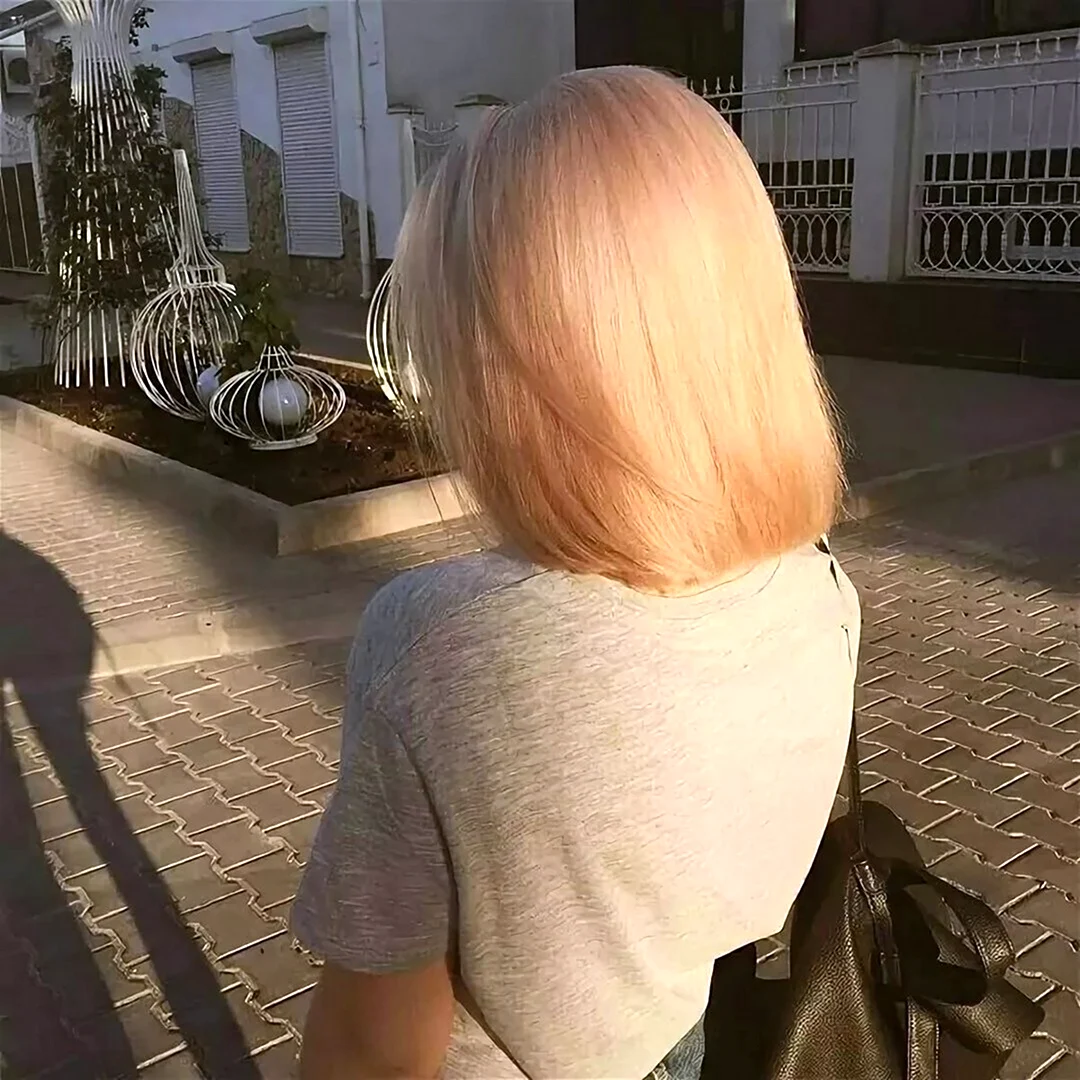 Блондинка с каре без лица