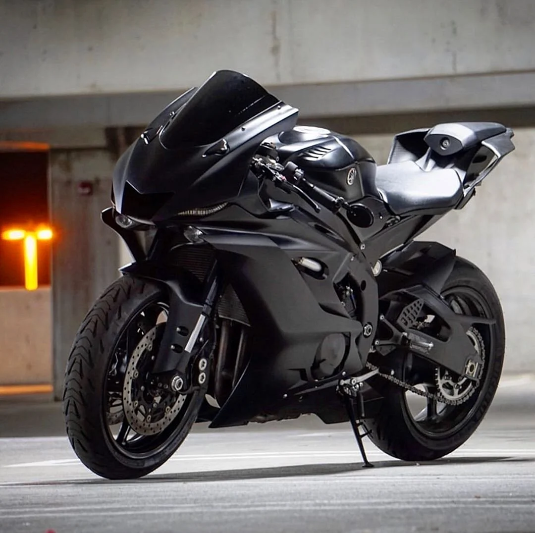 Мотоцикл черного цвета. Yamaha YZF-r1 черный. Спортбайк Ямаха r1. Yamaha r1 2020 Black.