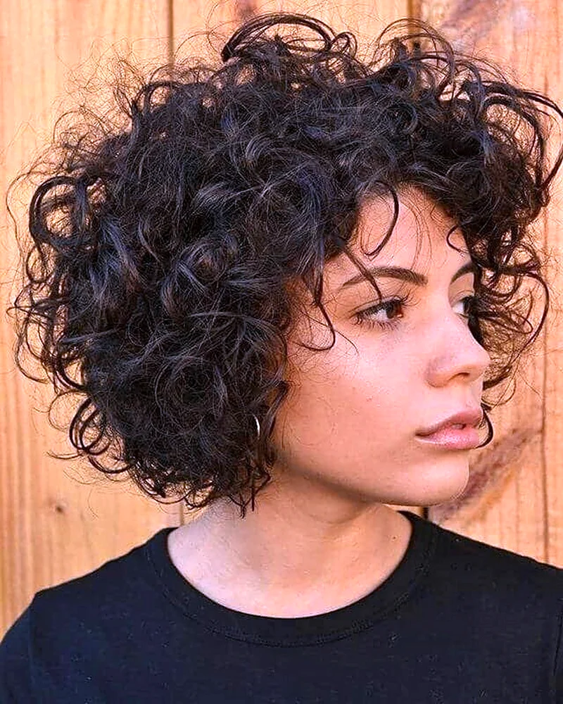 Curly Bob модель