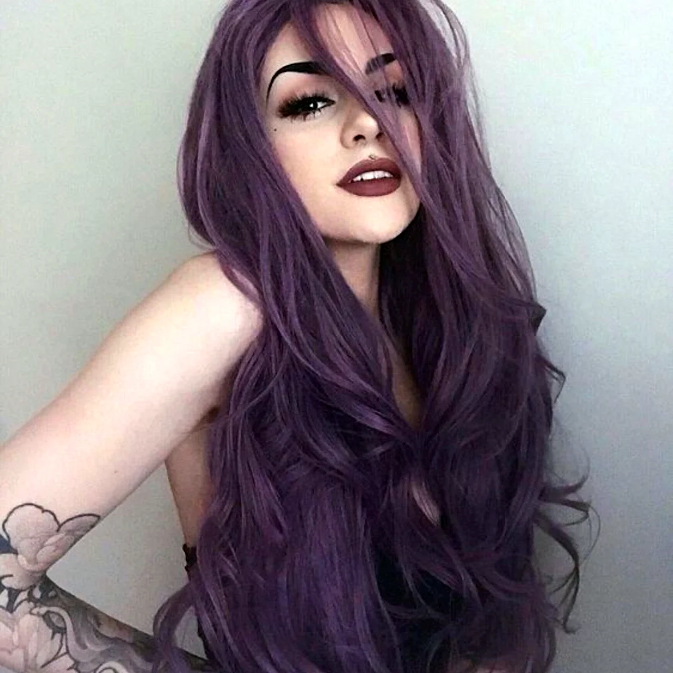 Фиолетовыми волосами