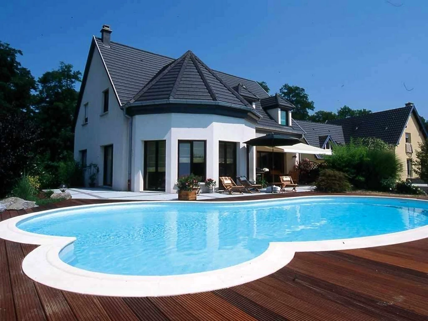 Красивые дома с бассейном