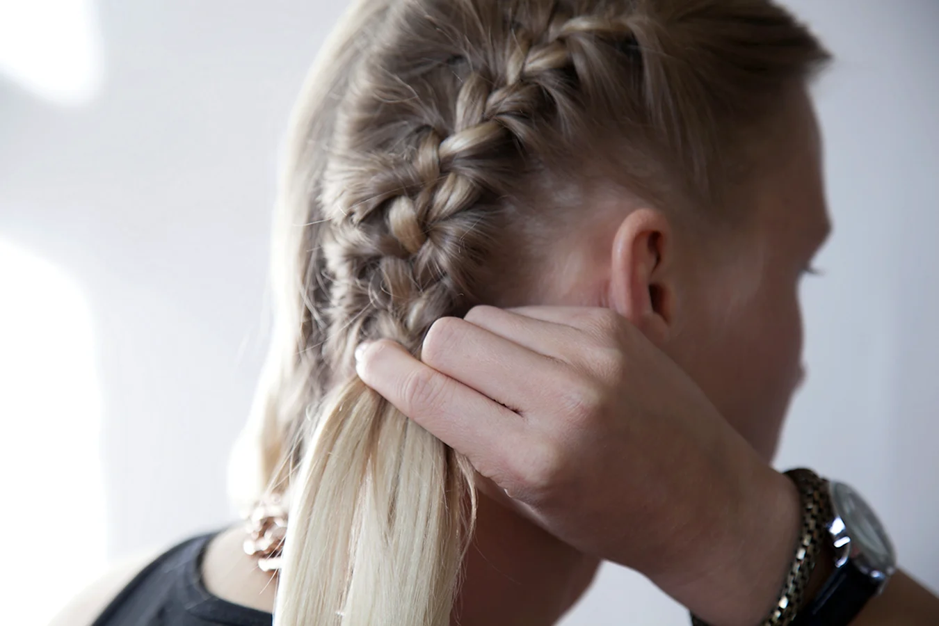 Две косички сверху головы