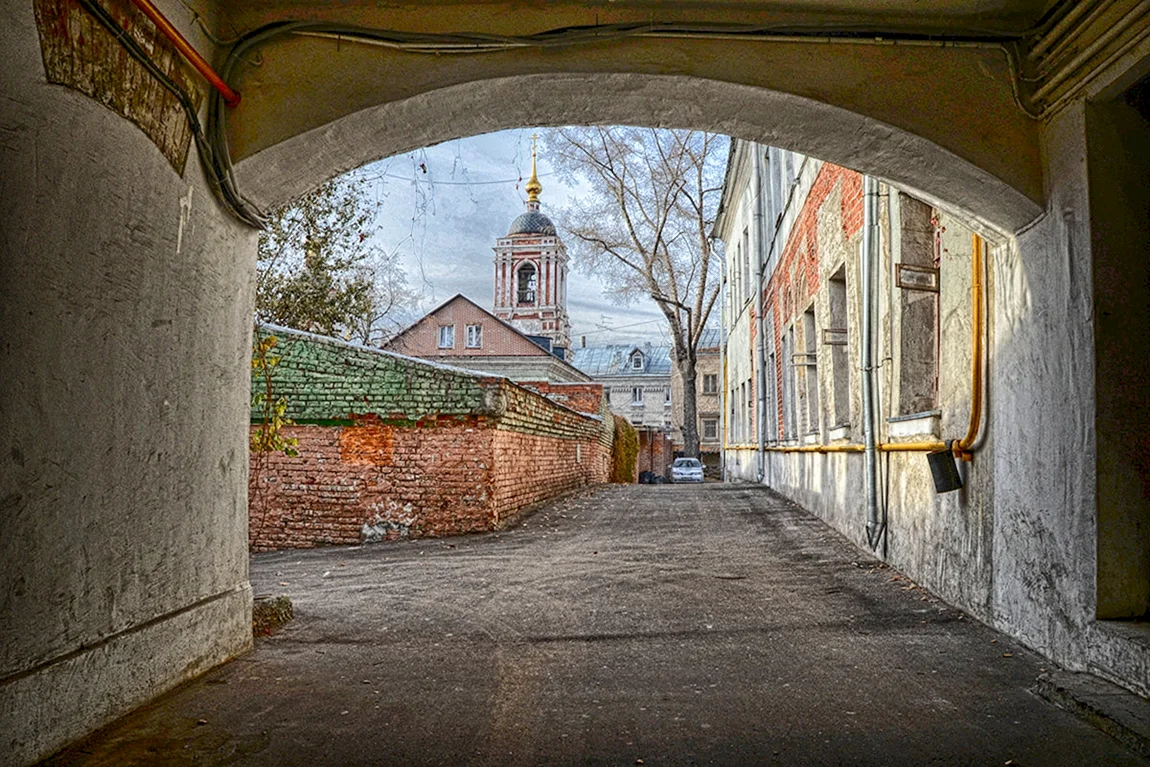 Богучарский переулок москва. Дворик на Хитровской площади. Переулок Хитровка Москва. Хитровка улочки. Муром дворы.