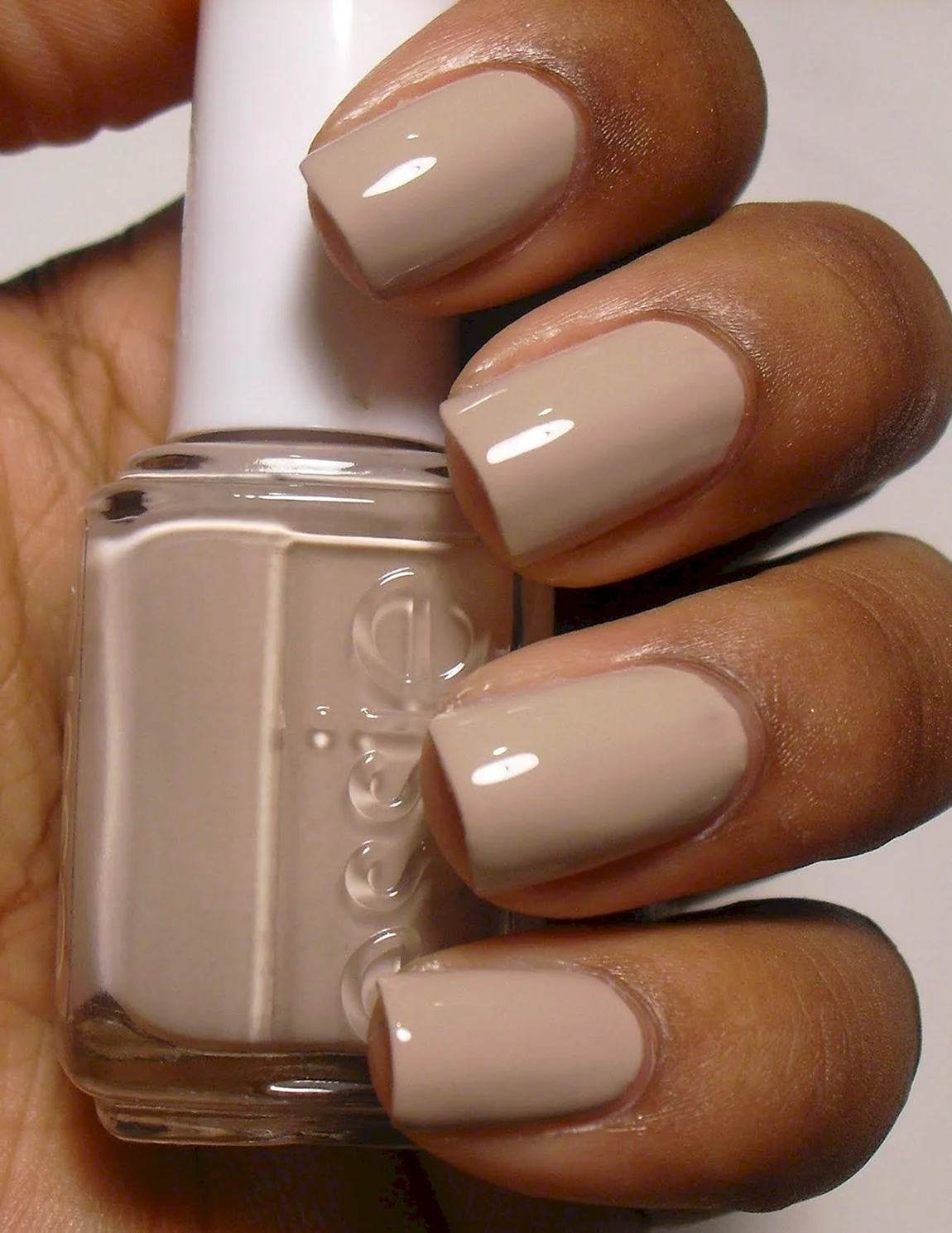 Essie Sand Tropez. Нюдовые цвета для маникюра. Ногти в бежевых тонах. Телесный лак.