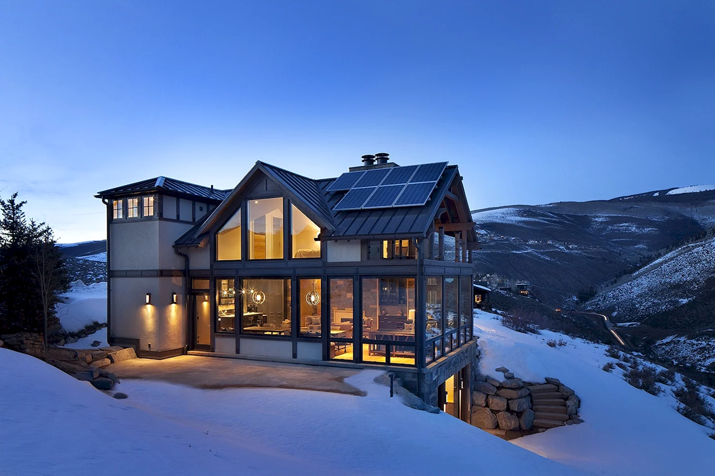 Дом в горах красивый