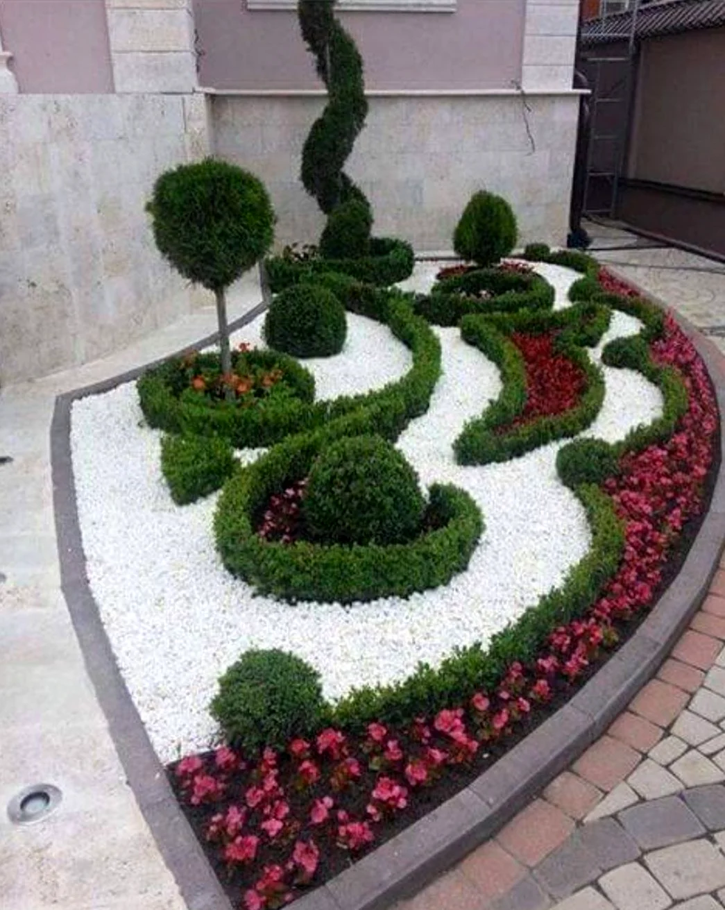 Фигурные клумбы