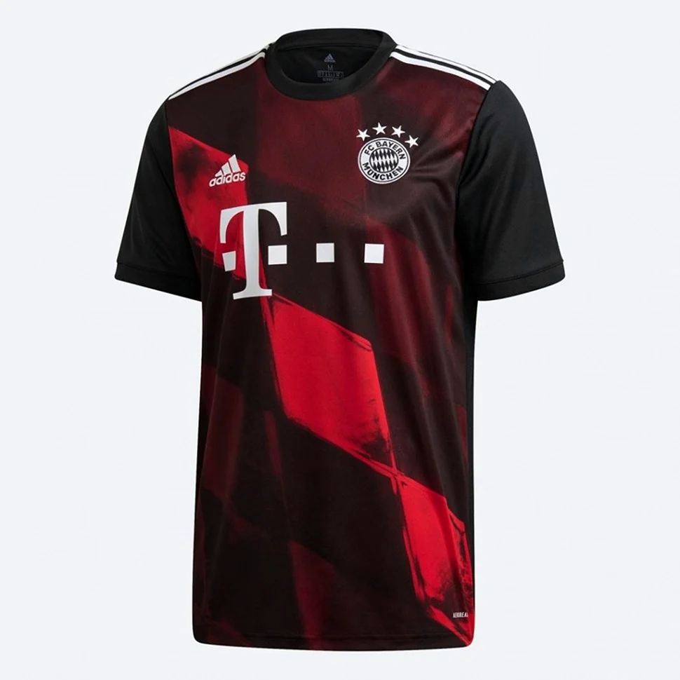 Форма Баварии 2020-2021