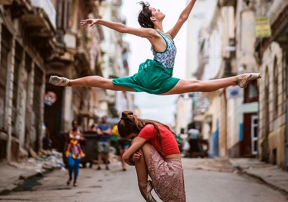 Dancer фото. Фотограф Омар Роблес балет. Танцы на улице. Танцоры на улице. Фотосессия танцоров.