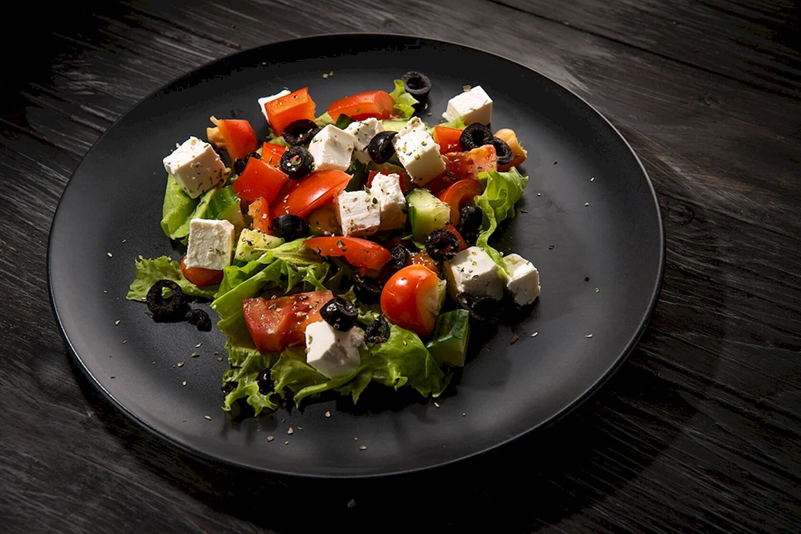 Красивый греческий салат