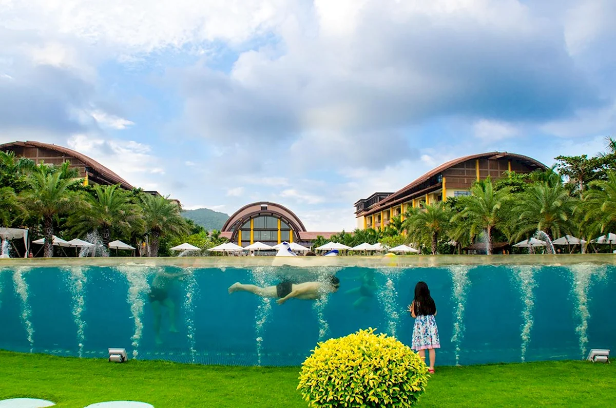 Hainan island dadonghai bay. Остров Хайнань. Курорт Китай остров Хайнань. Китай Ялонг Бэй. Ялунвань Хайнань.