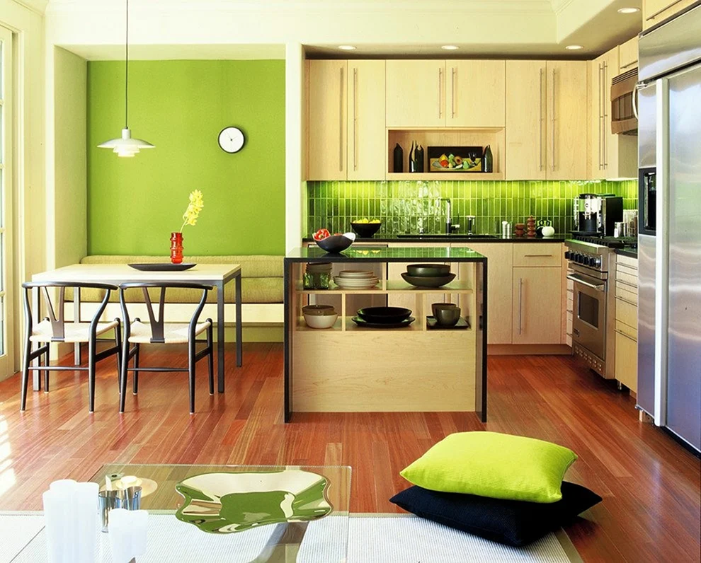 Кухня с зелеными стенами