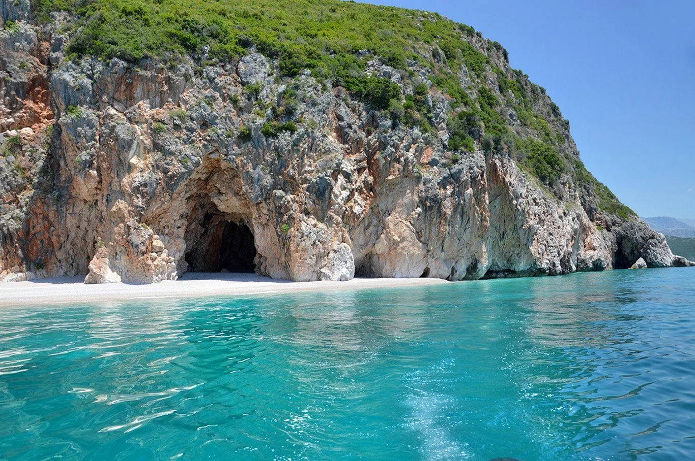 Албания пляжи. Gjipe Beach Албания. Ионическое море Албания. Пляж Карабурун. Карабурун-сазан.