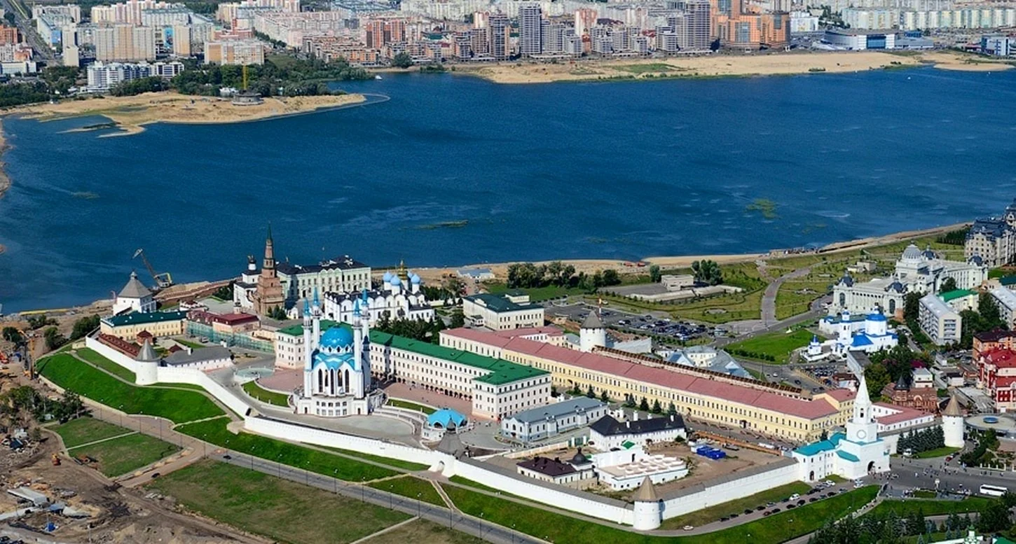 Где в казани пройдет. Казанский Кремль Казань. Музей заповедник Казанский Кремль. Историко-архитектурный комплекс «Казанский Кремль» (Казань). Территория Кремля Казань.