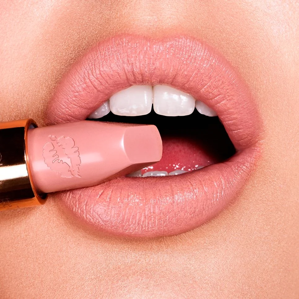 Kim KW Charlotte Tilbury помада