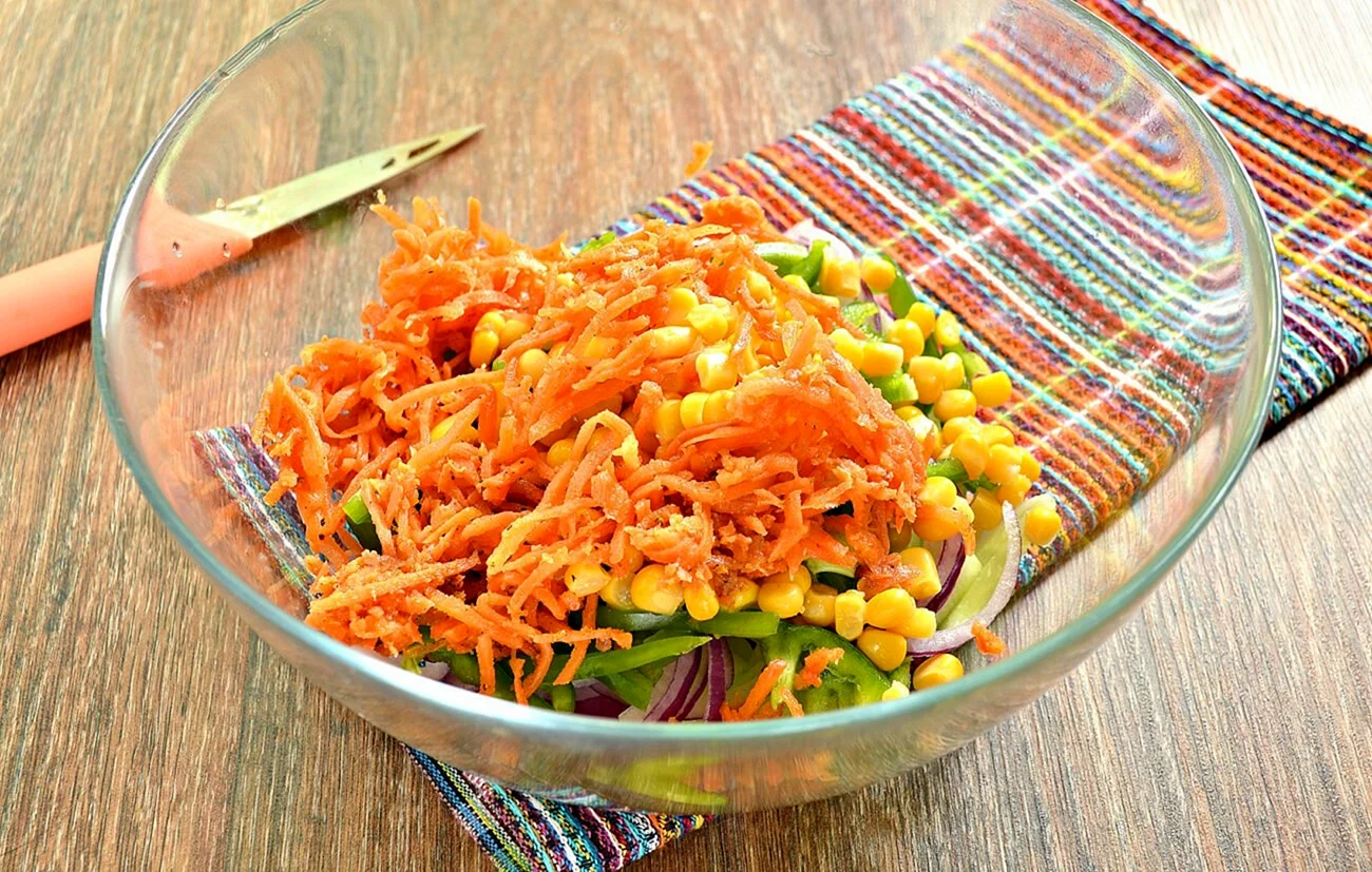 Яркий салат с корейской морковью