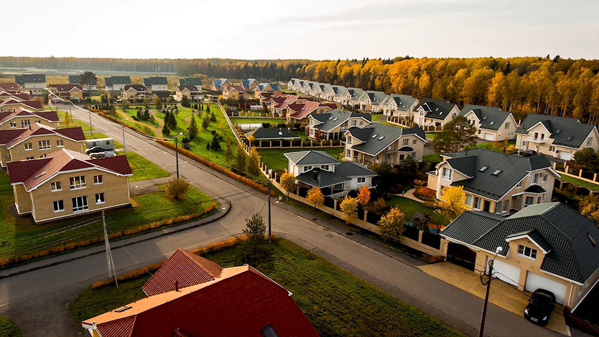 Village подмосковье. Коттеджный посёлок «новая Боярская деревня». Коттеджный поселок Александрия вид с коптера. Кристалл Истра коттеджный поселок. Коттеджный поселок ILAND Киров.