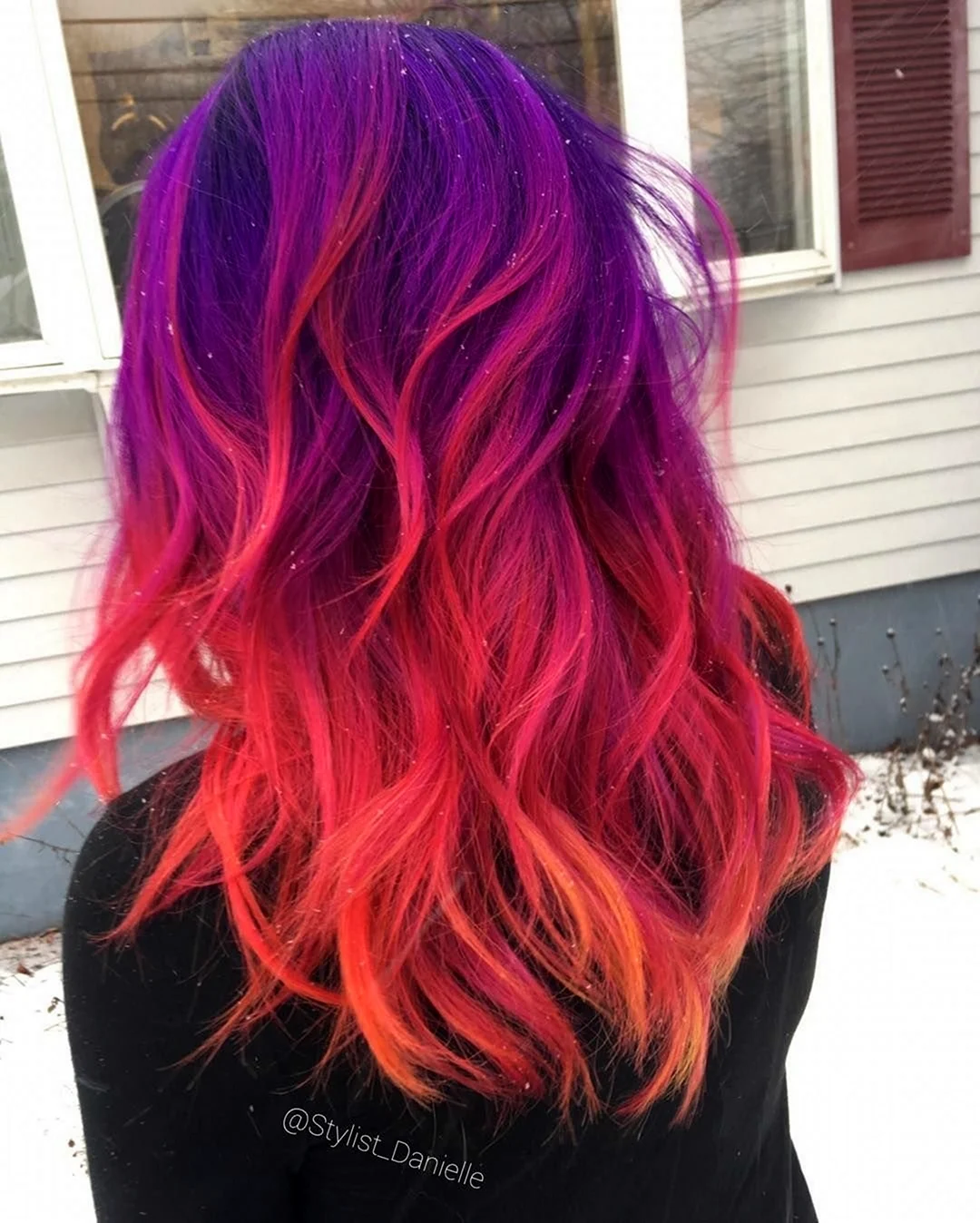 Фиолетово красные волосы