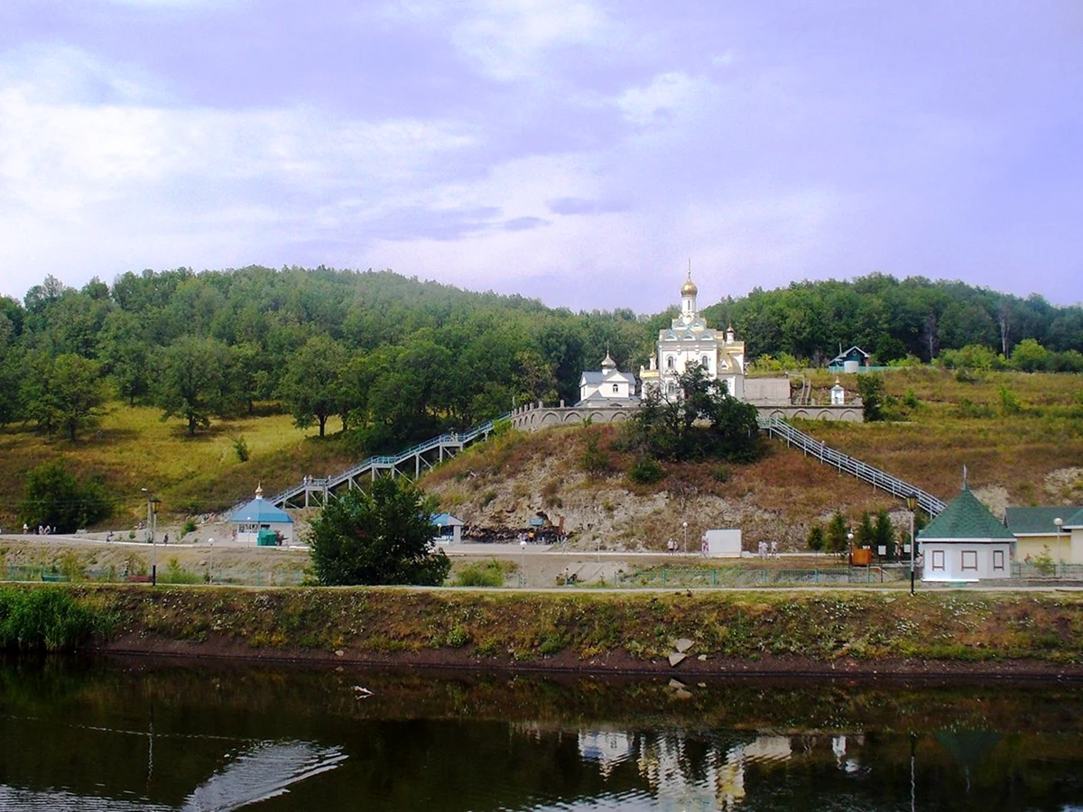 Церковь табынской божьей. Табынский монастырь Красноусольск. Красноусольск храм Табынской Божьей. Церковь Табынской Божьей матери в Красноусольске. Красноусольск монастырь женский.