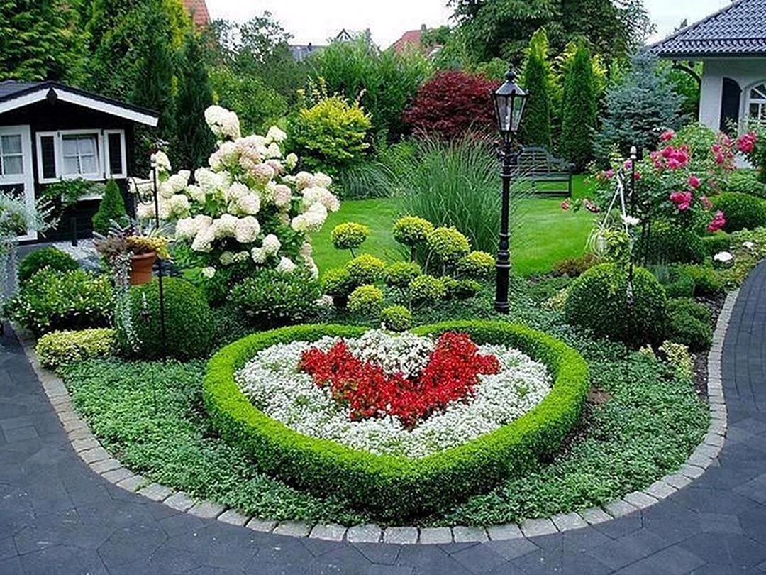 Круглые цветочные клумбы