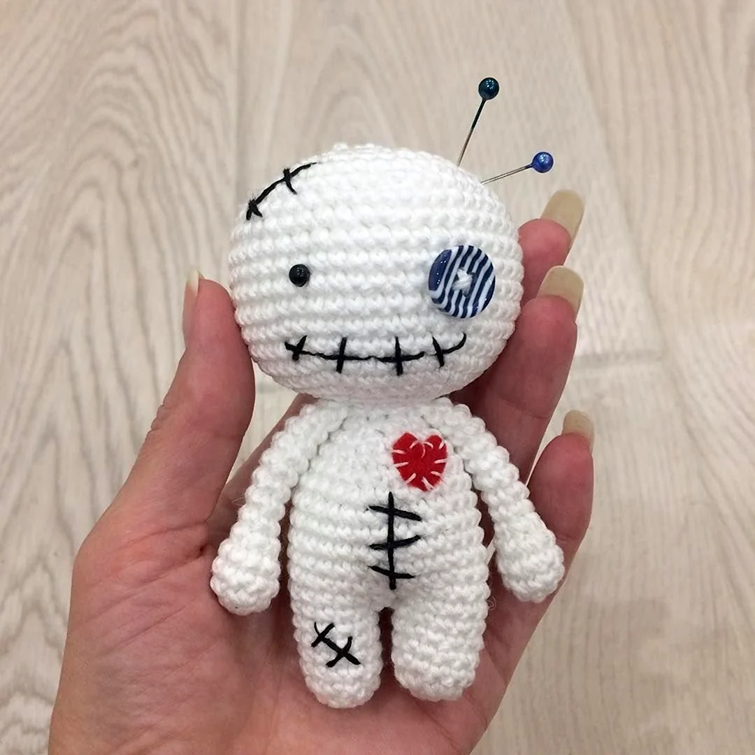 Кукла вуду амигуруми