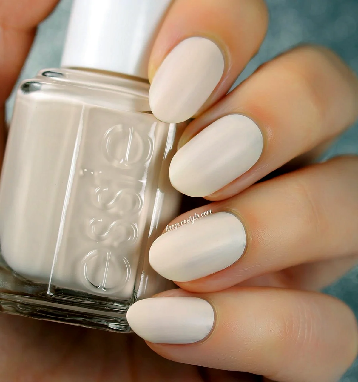 Essie лак белый. Лак Эсси молочно розовый. Лак Essie 01 белый. Лак Essie молочный.