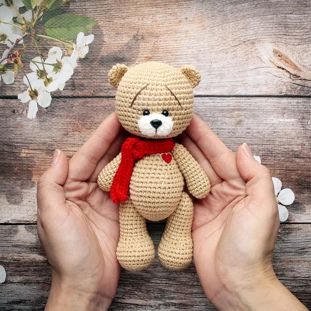 Мк мишек амигуруми. Mishka Amigurumi мишка. Медвежонок амигуруми. Медведь игрушка крючком.