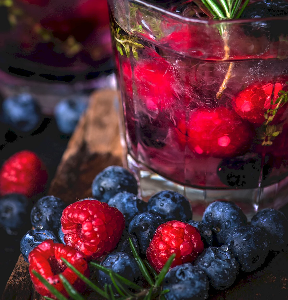 Чай замороженный смородина. Ягодный чай. Фруктово ягодный чай. Вкусные ягоды. Чай фруктовый малиновый.