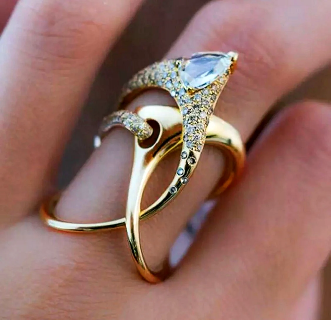 Необычные кольца из золота