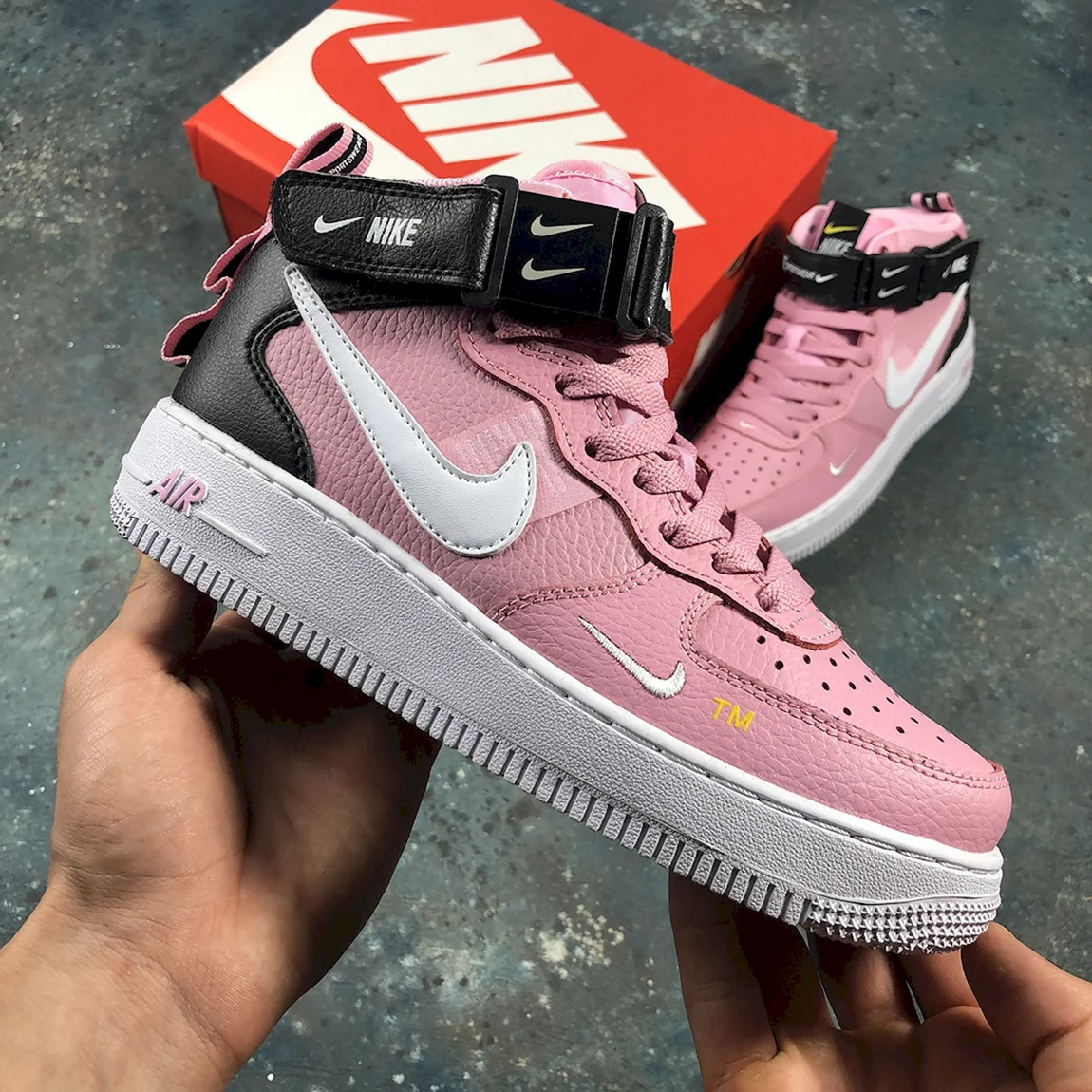 Nike Air Force 1 lv8 Pink