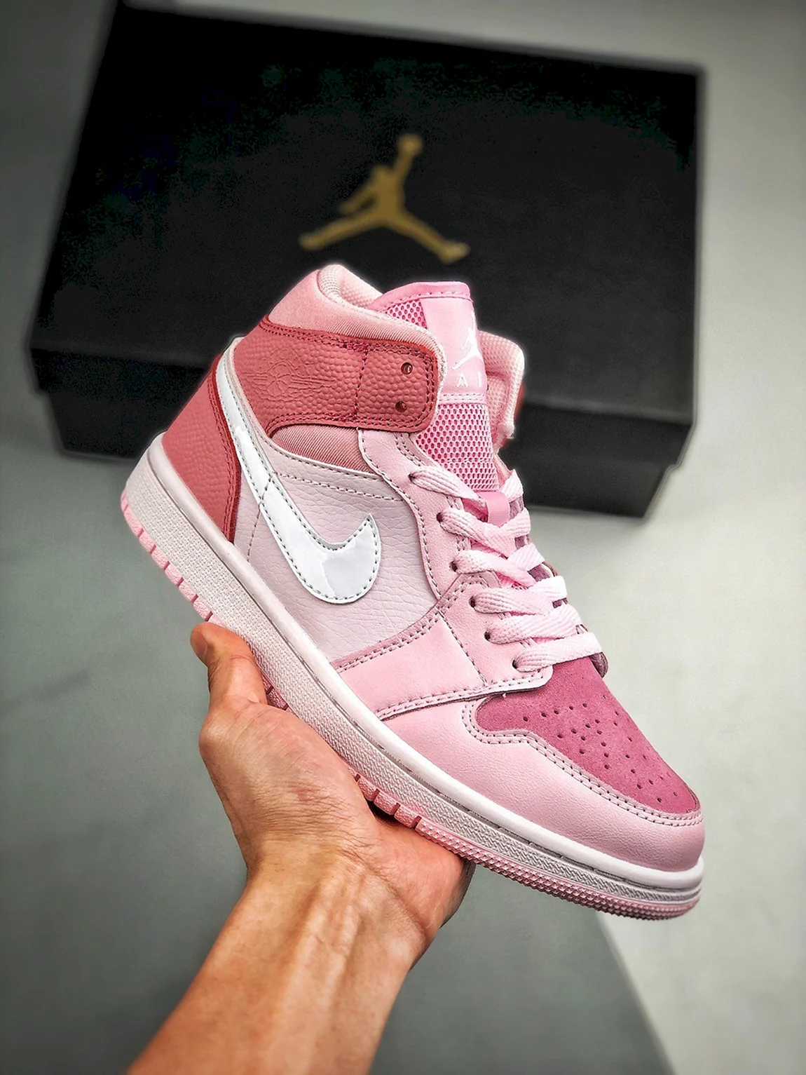 Nike Air Jordan 1 Mid Digital Pink