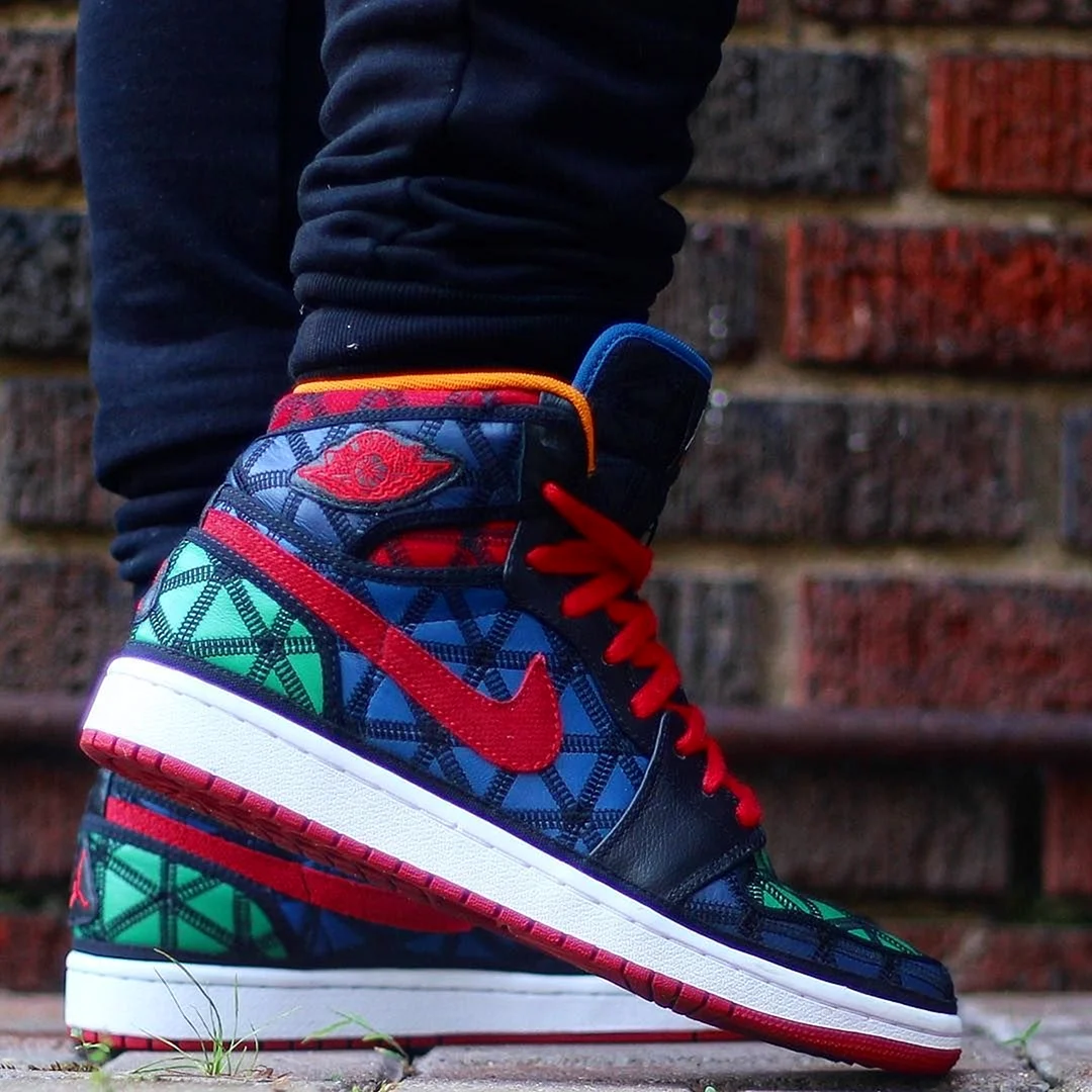 Найк разноцветные мужские. Nike Air Jordan 1 Mid Multicolor. Nike Jordan 1 Multicolor. Nike Air Jordan 1 multicolored High.