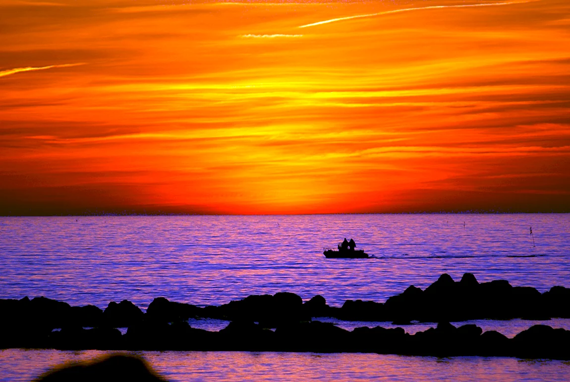 Пейзаж закат на море