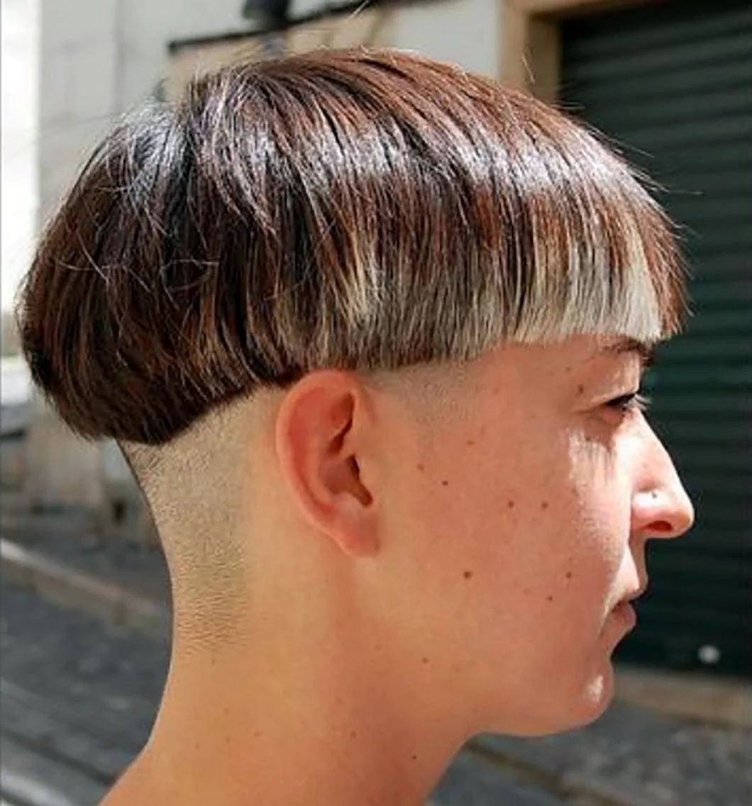 Стрижка горшок короткая. Bowl Cut стрижка мужская. Прическа горшок. Причёска горшок мужская. Короткий горшок стрижка мужская.