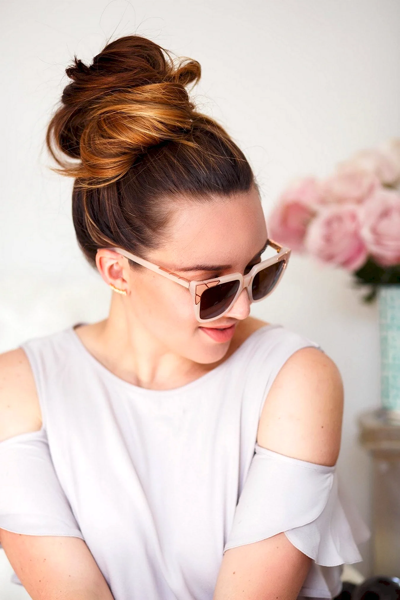 Прическа messy bun