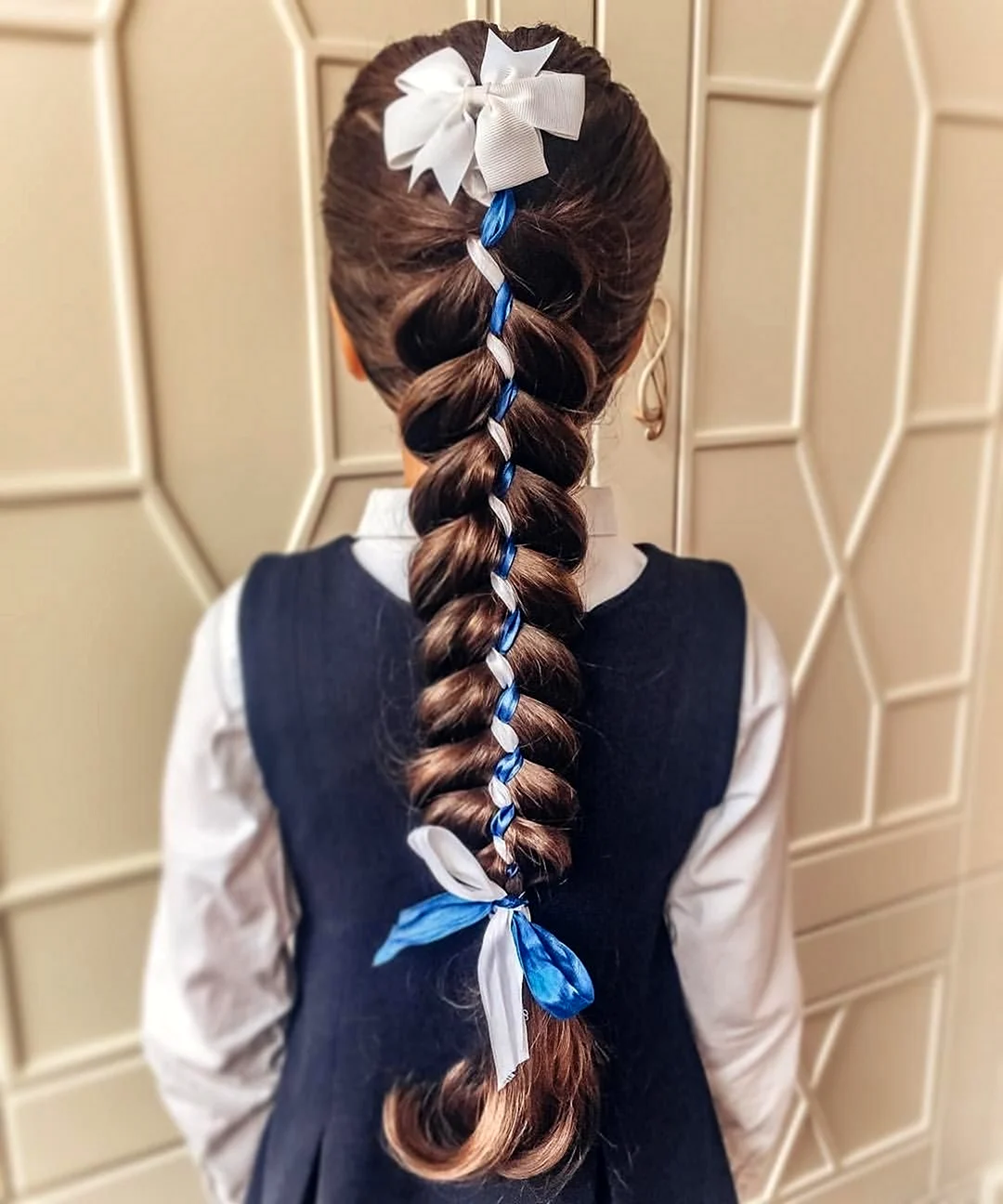 Прическа на 1 сентября для девочки