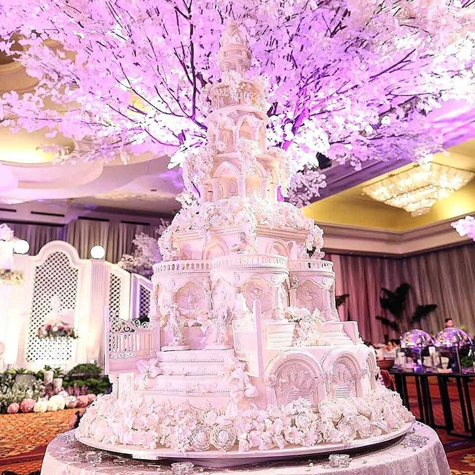 Свадебный торт большой шикарный