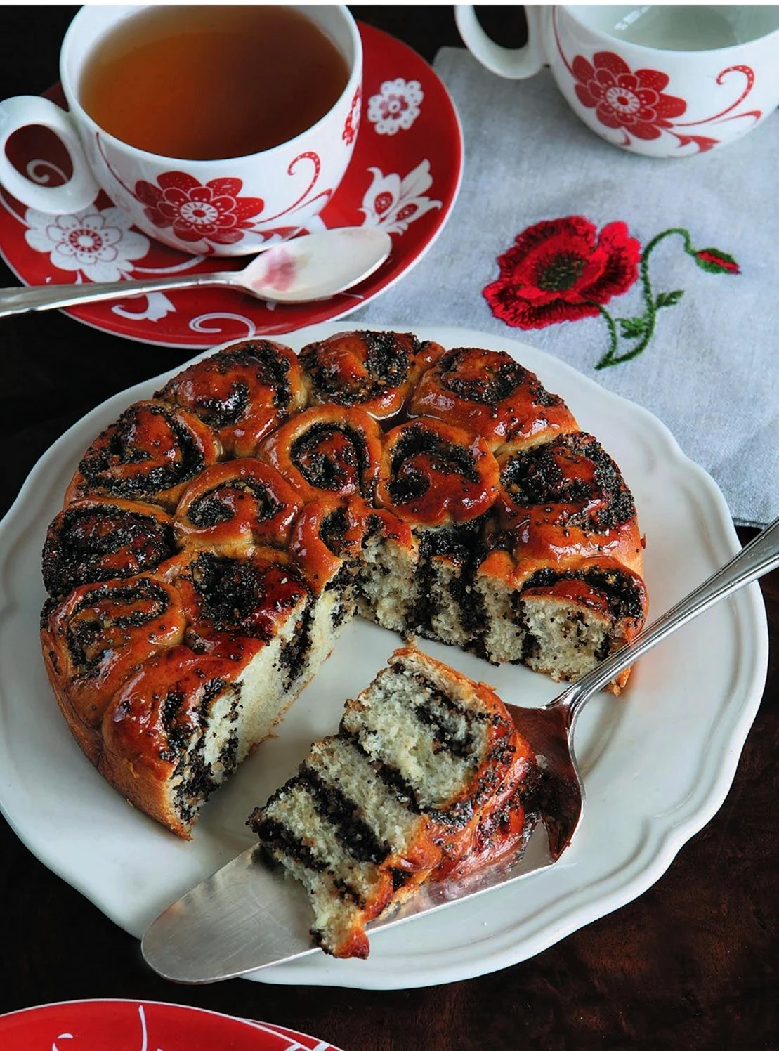 Штройзель маковый. Маковый рулет Штолле. Рулет маковый рулет маковый. Красивые пироги с маком.