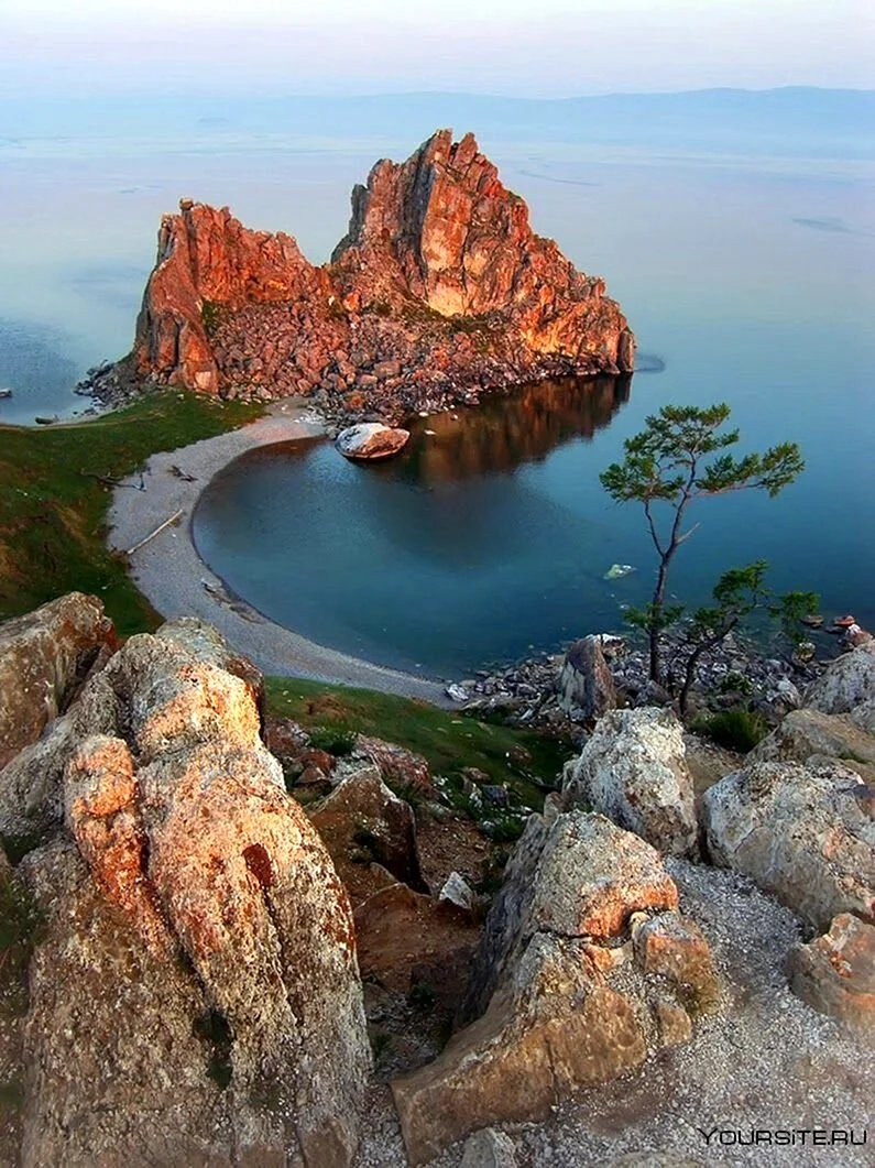 Скала Шаманка на острове Ольхон