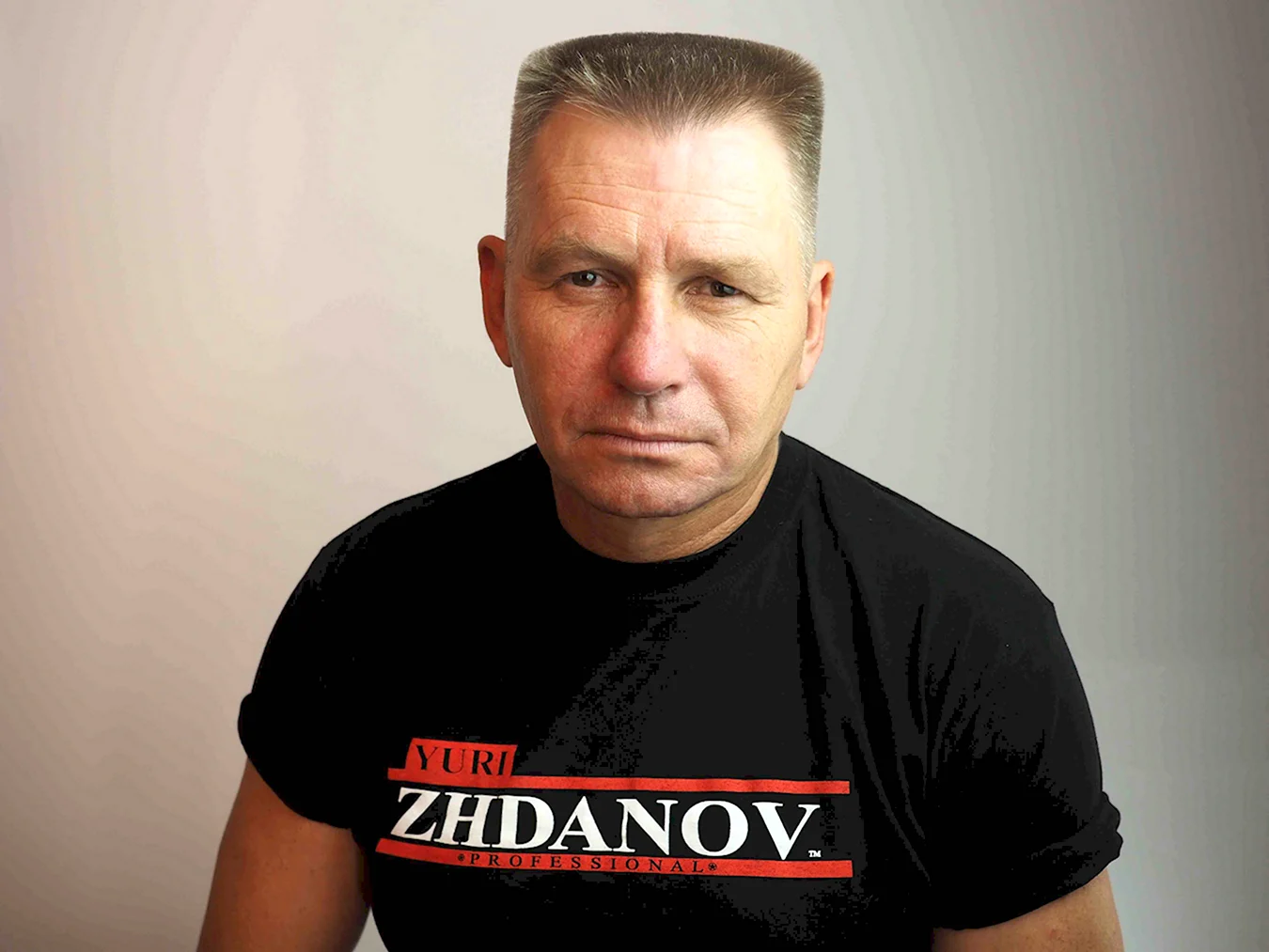 Стрижка Бобрик мужская
