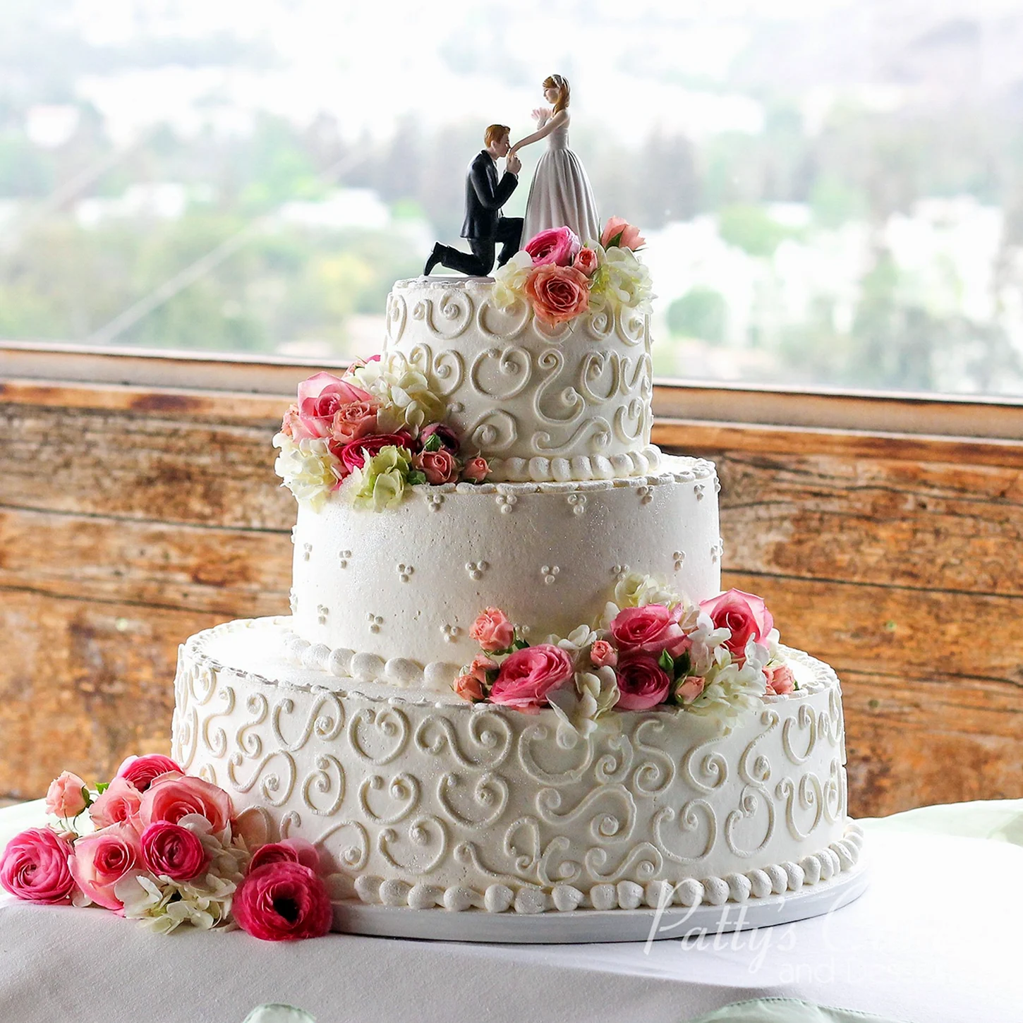Торт красивый свадебный