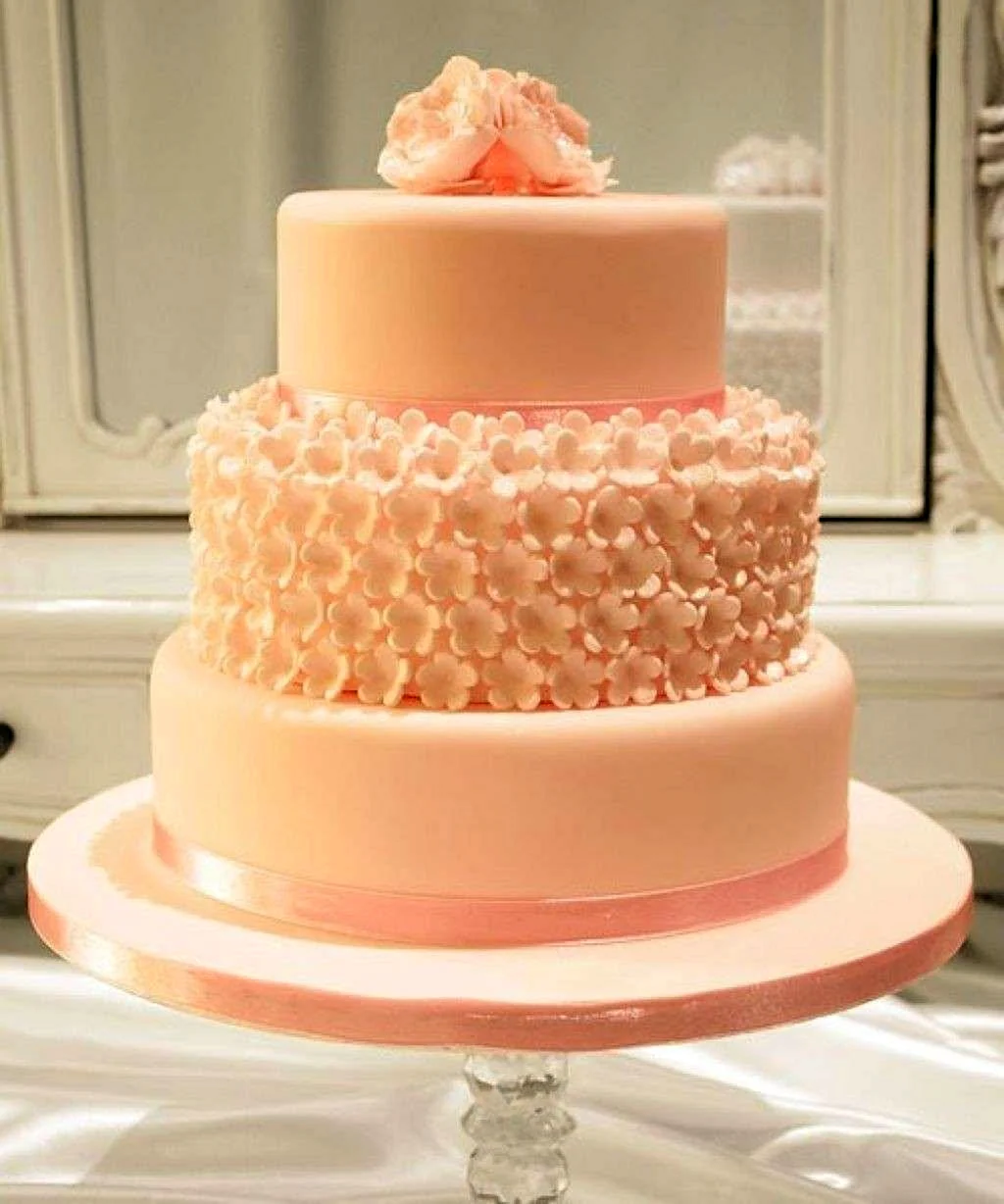 Торт персикового цвета