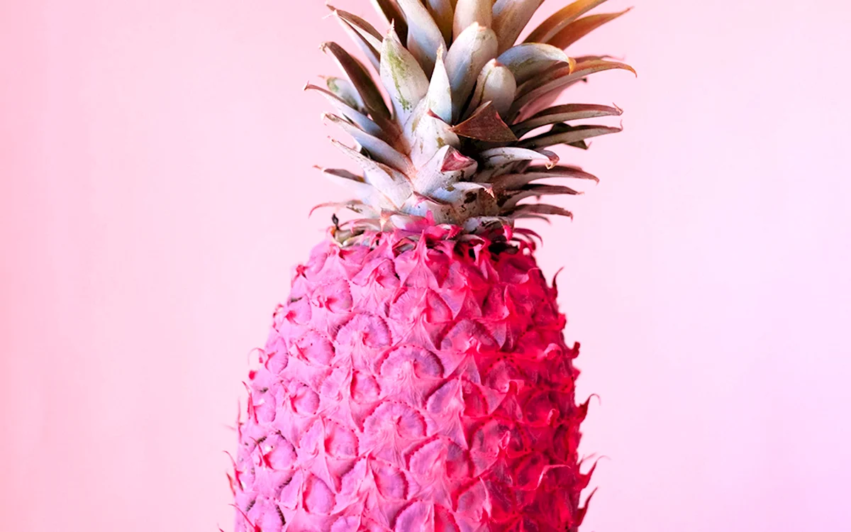 Розовый ананас