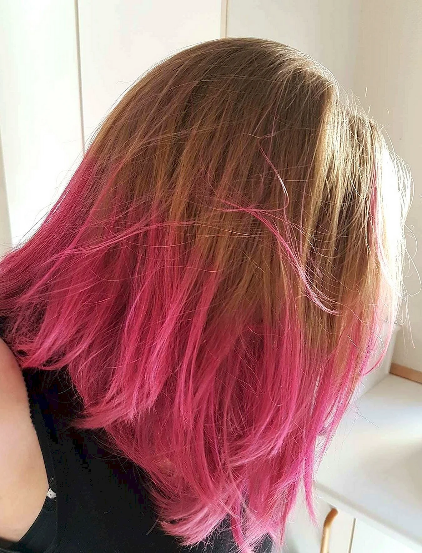 Розовые концы волос