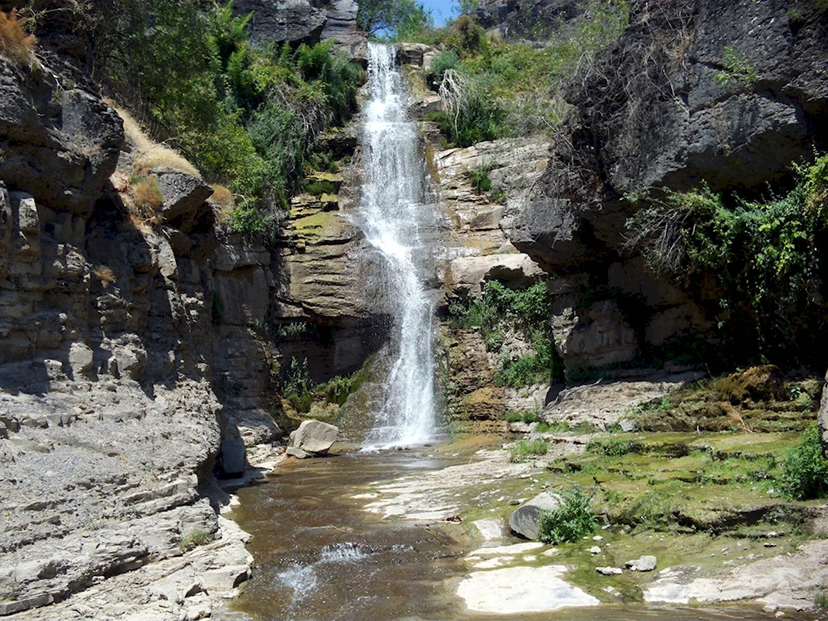 Туркестан водопад. Таваксай водопад. Водопад Таваксай Uzbekistan. Водопад Сангардак в Узбекистане. Таваксай каньон.